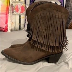 Roper short brown fringe boots
